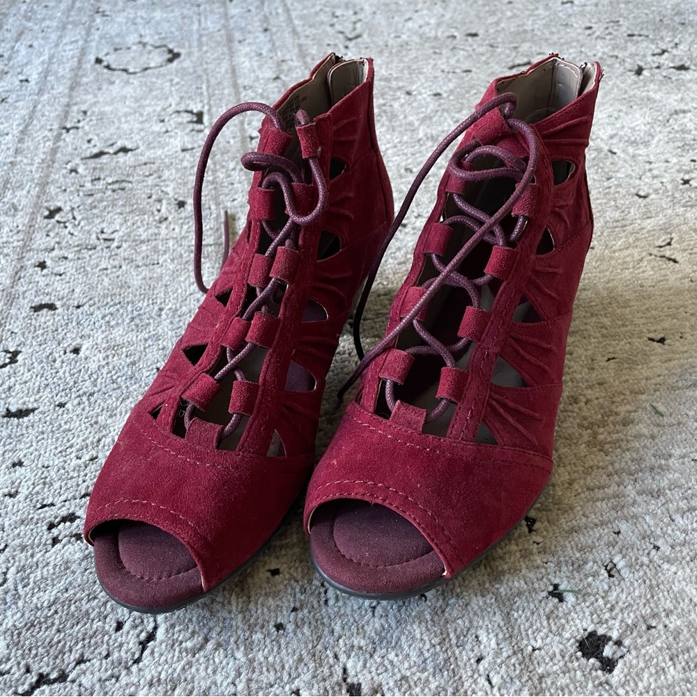 Earth Burgundy Heels - Size 9